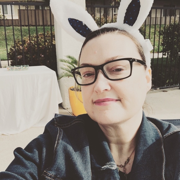 i'm libby and i sell jeans. - Picture 2 of 5